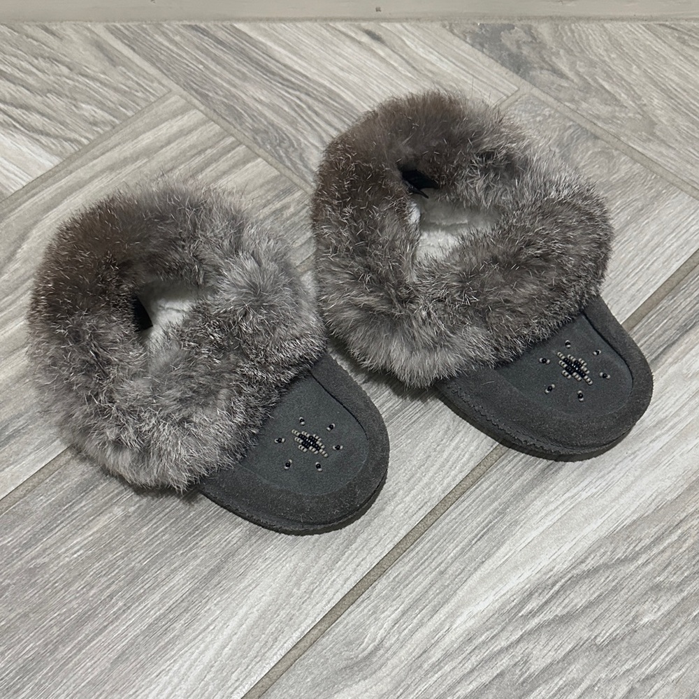 Manitoba Mukluk Cozy Gray Kids Slippers with Faux Fur Trim Size 11-12
